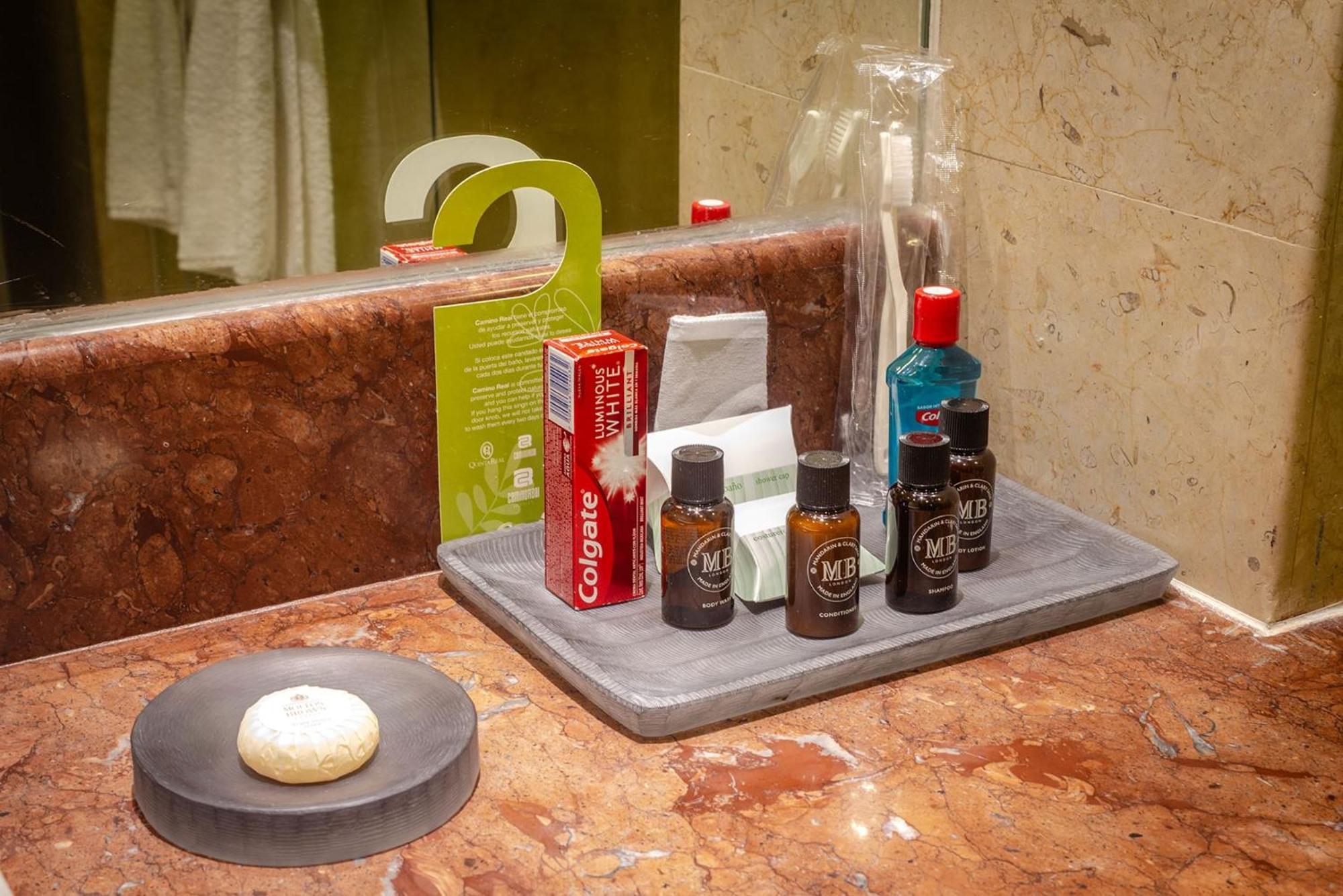 Camino Real Pedregal Mexico Ξενοδοχείο Εξωτερικό φωτογραφία A bathroom tray with amenities