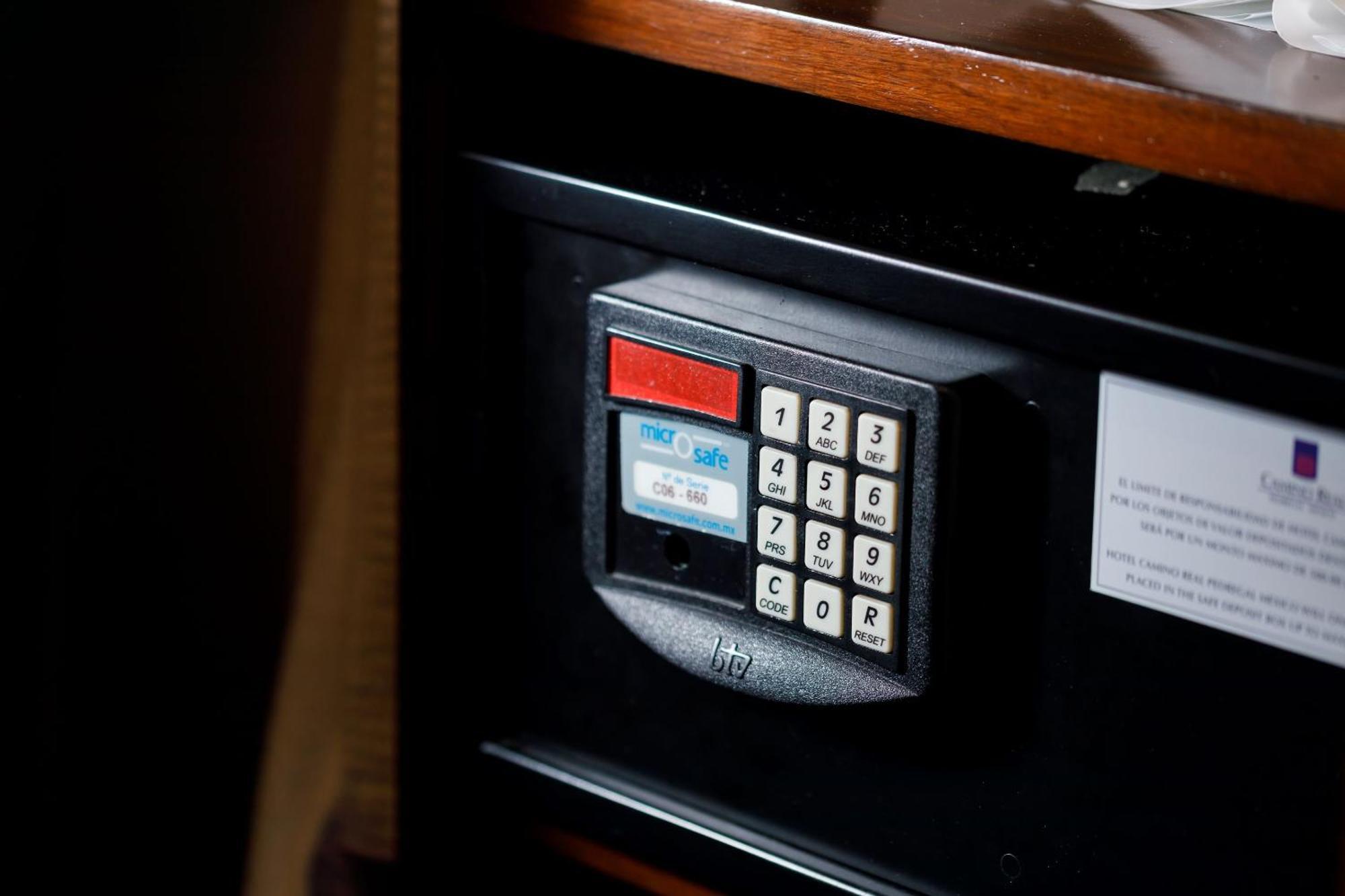 Camino Real Pedregal Mexico Ξενοδοχείο Εξωτερικό φωτογραφία A safe with a keypad