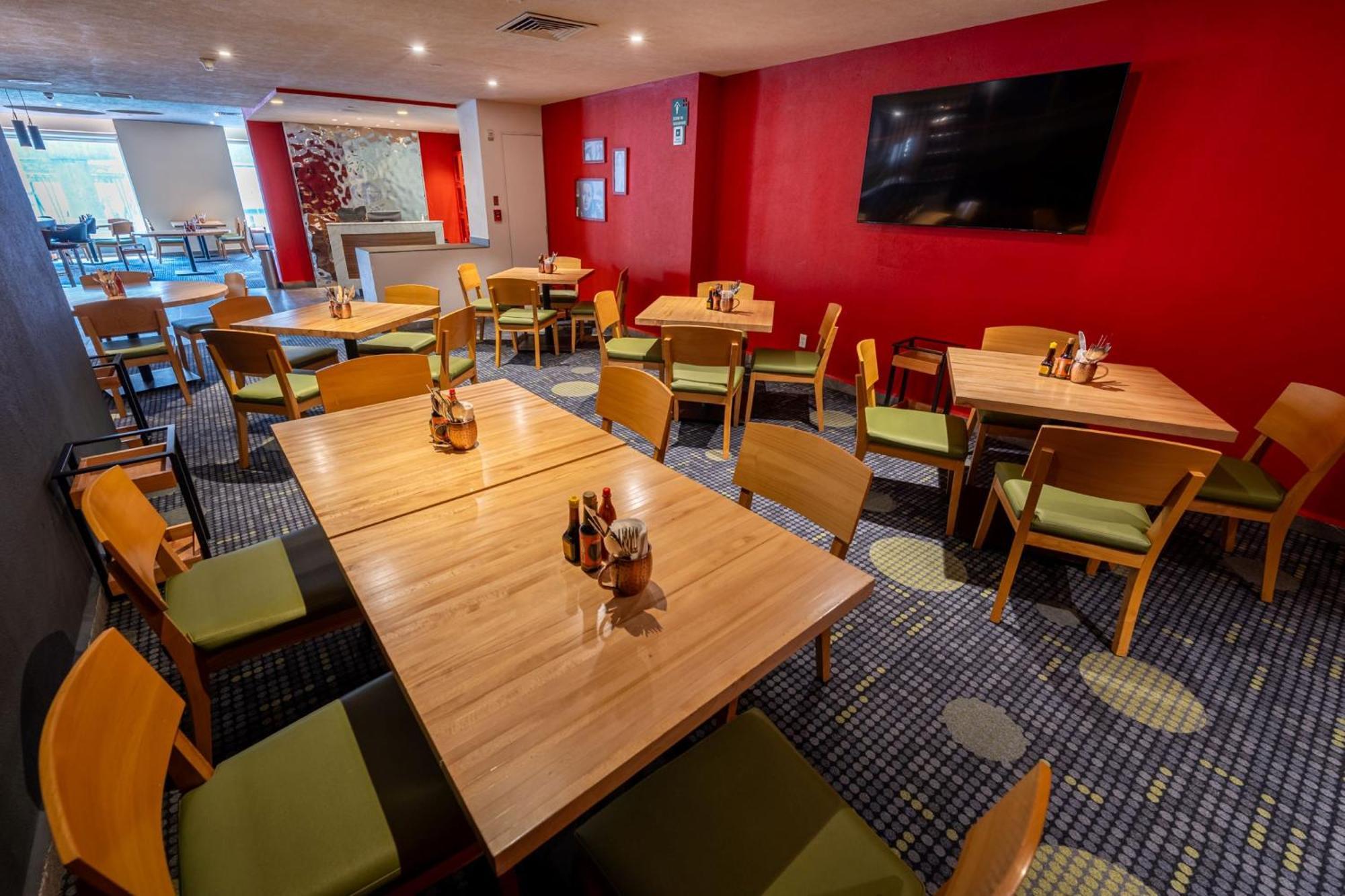 Camino Real Pedregal Mexico Ξενοδοχείο Εξωτερικό φωτογραφία The interior of a typical Premier Inn dining room