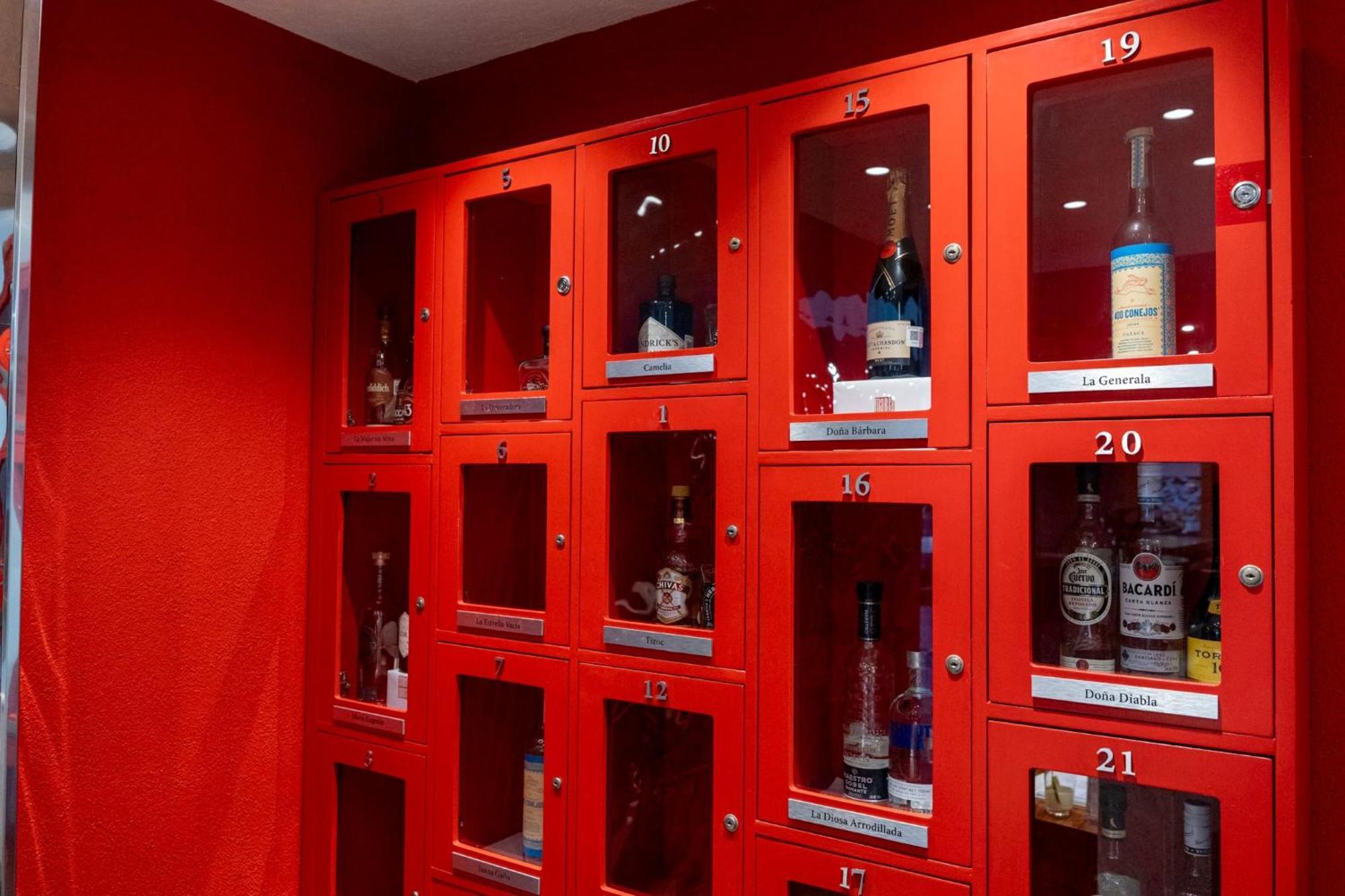 Camino Real Pedregal Mexico Ξενοδοχείο Εξωτερικό φωτογραφία Wine lockers at a wine bar